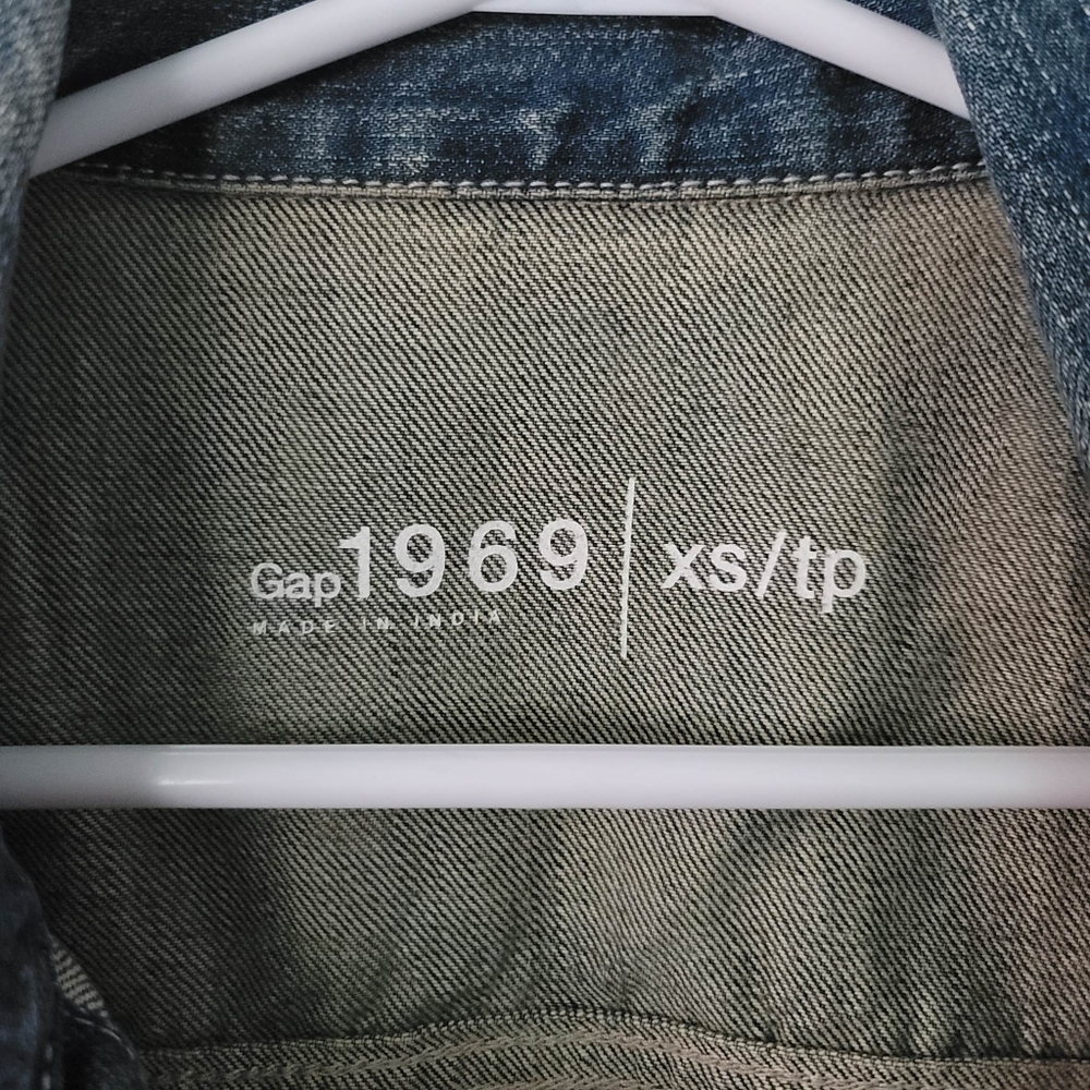 The Gap Rustic Jean Jacket - Picture 3 of 3